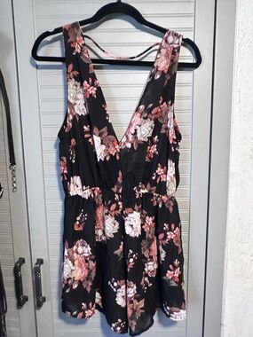 Audrey 3+1 Sleeveless Black Floral Romper Size L NWOT